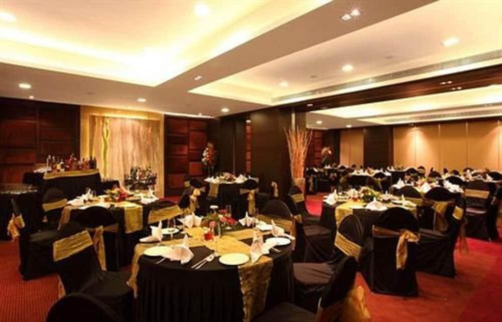 Yogi Executive Hotel Navi Mumbai Exterior foto