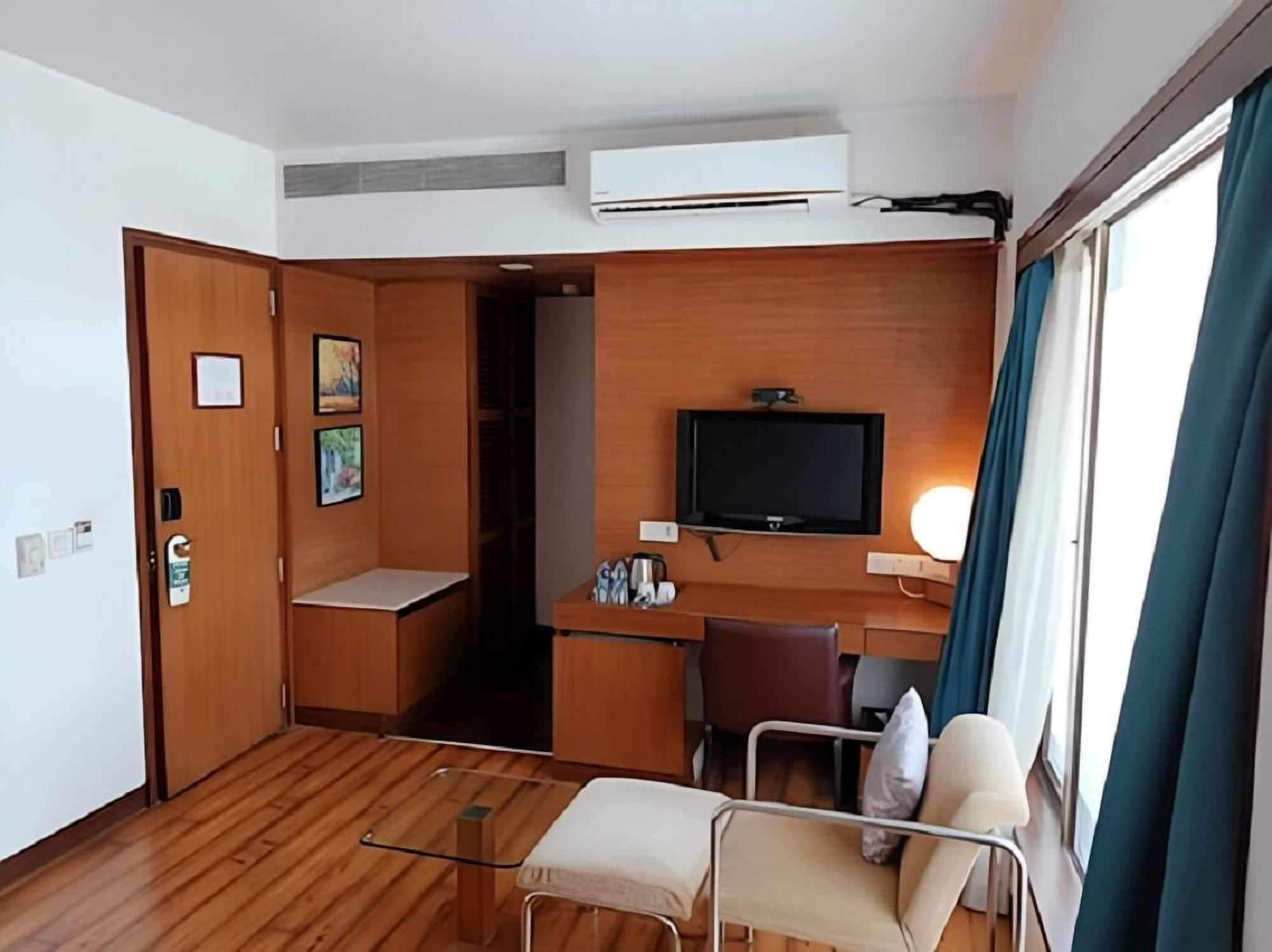 Yogi Executive Hotel Navi Mumbai Exterior foto