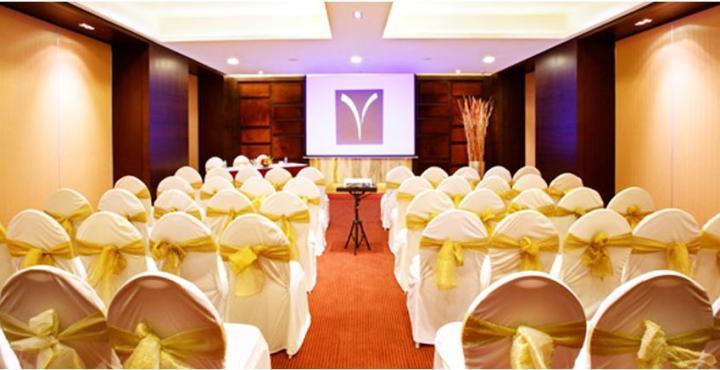 Yogi Executive Hotel Navi Mumbai Exterior foto